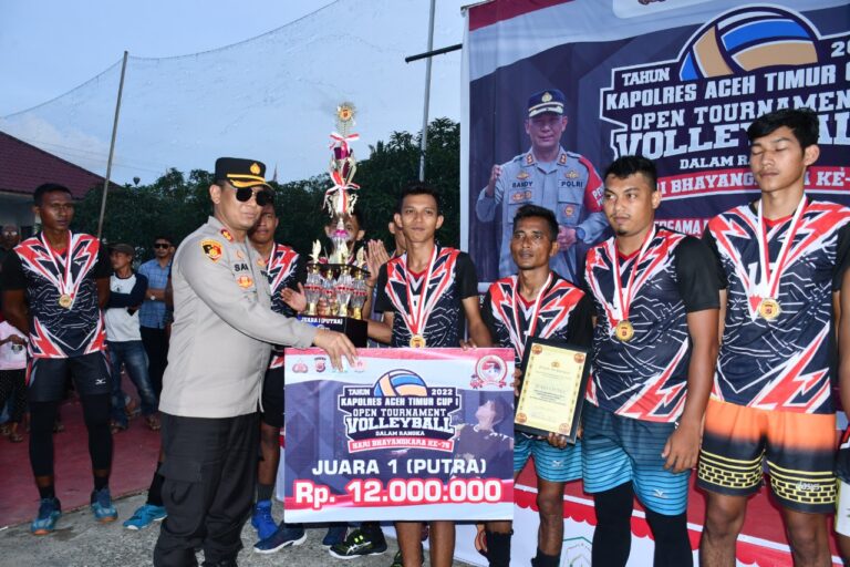 Tim PORA Aceh Timur Juara Open Turnamen Bola Voli Piala Kapolres Juni 30, 2022