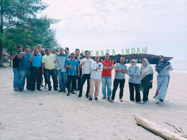 Alumni KHAN LAN 2021 di Aceh Timur Nikmati Keindahan Pantai Pelangi Agustus 6, 2022