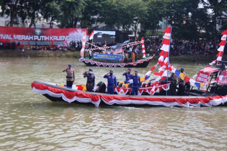 Kapolda Aceh Hadiri Festival Merah Putih Krueng Aceh Kodam IM Agustus 16, 2022
