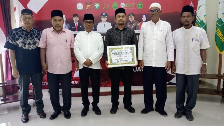 Pj Bupati Aceh Timur Serahkan Bonus untuk Peserta dan Pelatih MTQ Bener Meriah Agustus 19, 2022