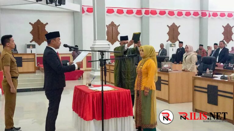 Gantikan Irwanda, Nasriati Dilantik Sebagai Anggota DPRK Aceh Timur Sisa Periode 2019-2024 Agustus 22, 2022