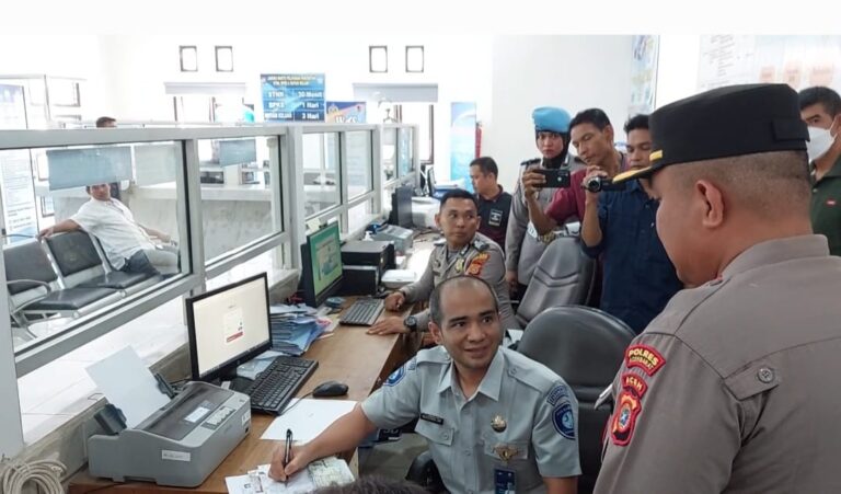 Satgas Saber Pungli Sidak Samsat dan Satpas SIM Aceh Barat September 20, 2022