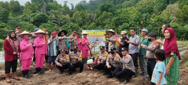Kapolres Simeulue Tinjau Lahan Ketahanan Pangan September 21, 2022