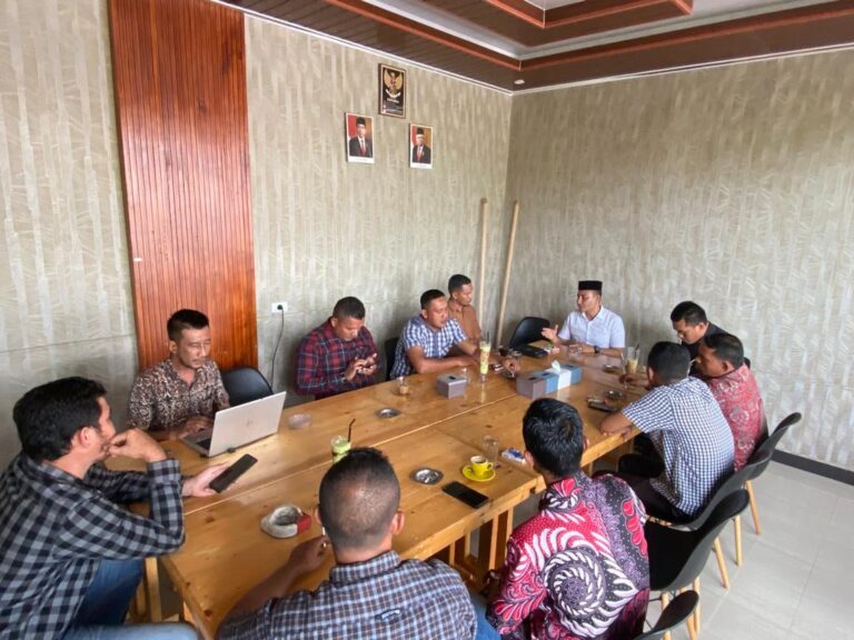 Temui Haji Uma, Belasan Sekdes di Aceh Utara Adukan Siltap Tak Sesuai PP  Oktober 14, 2022