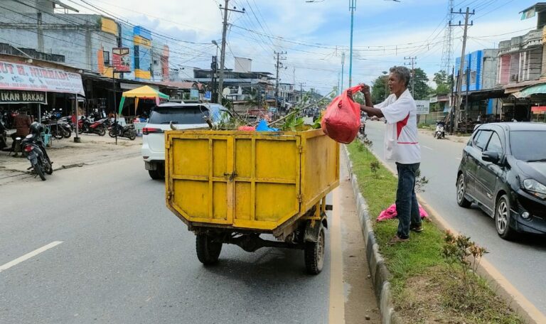 Kadis DLHK Aceh Timur: Tunjangan Karyawan Sudah Bisa Diambil di Rekening Masing-masing Oktober 28, 2022