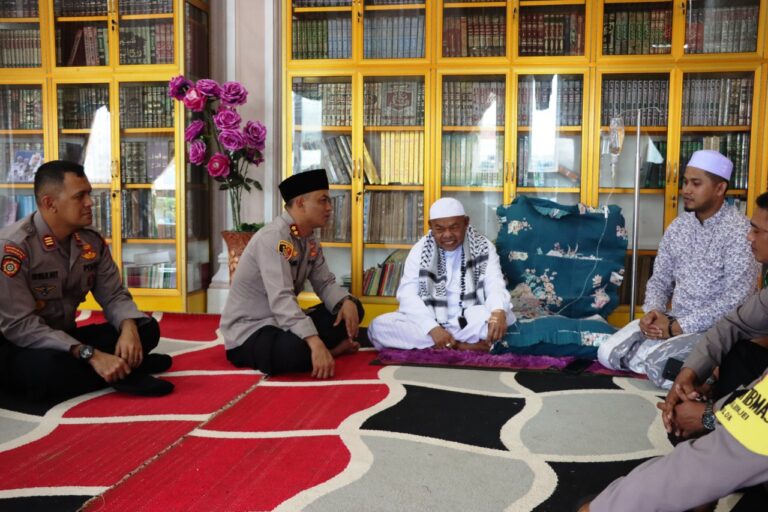 Jelang Muzakarah Ulama se-Aceh, Kapolres Aceh Timur Silaturahmi ke Dayah Abu Paya Pasi November 5, 2022