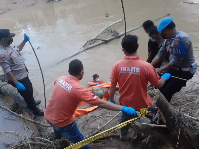 Mayat Tanpa Identitas Ditemukan Mengapung di Sungai Langsa November 9, 2022