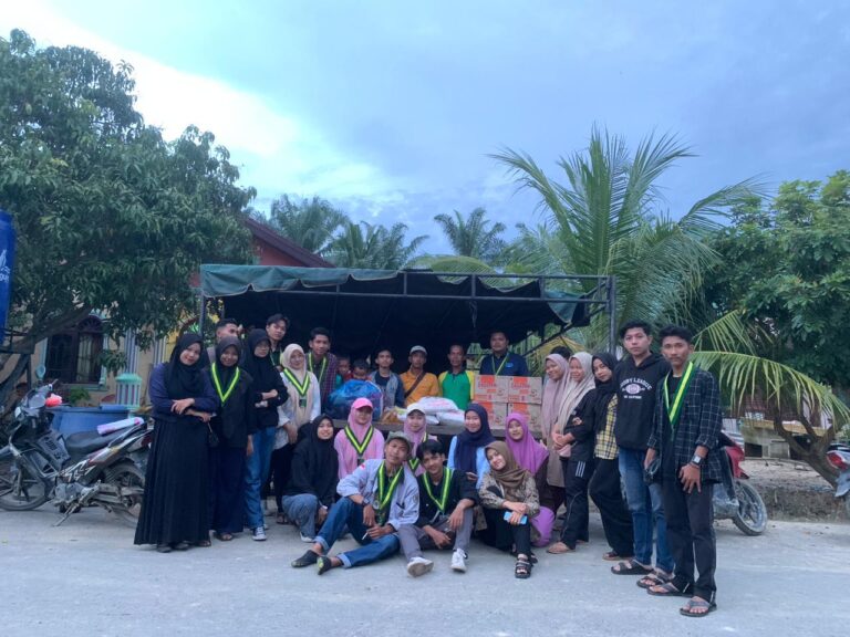 SEMMI dan HMJ HES IAIN Langsa Salurkan Bantuan Banjir di Teluk Halban November 14, 2022