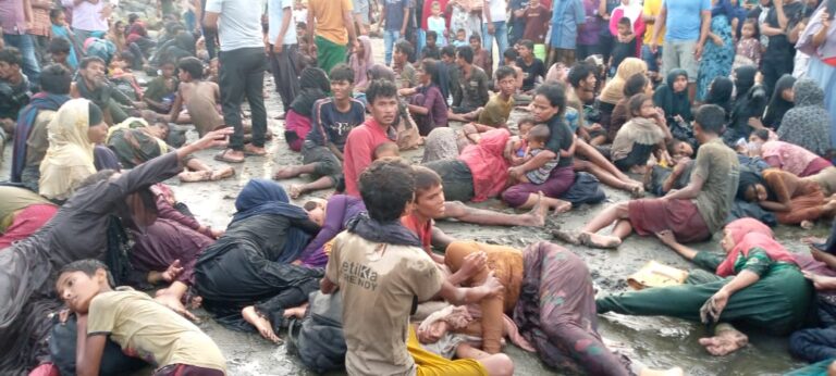 Dalam Kondisi Lemas, Sejumlah Warga Rohingya Terdampar di Pesisir Pidie, Aceh Desember 26, 2022