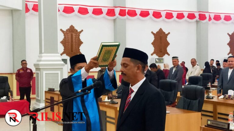 Gantikan Marzuki Ajad, Zubir Dilantik Sebagai PAW Anggota DPRK Aceh Timur Desember 29, 2022