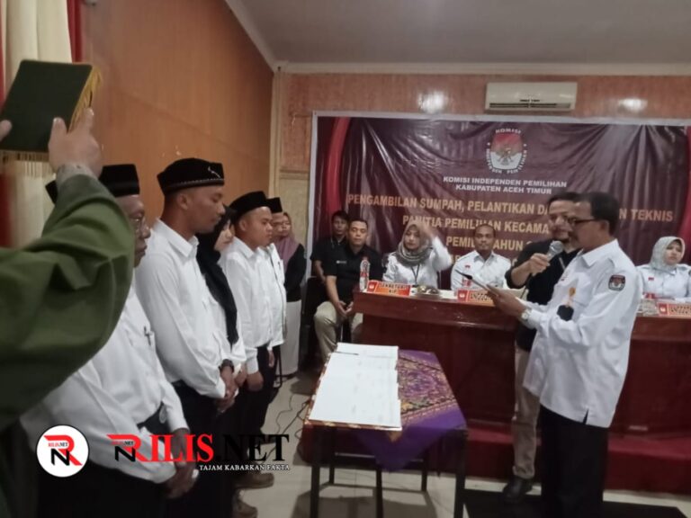 KIP Aceh Timur Lantik 120 Anggota PPK untuk Sukseskan Pemilu 2024 Januari 4, 2023