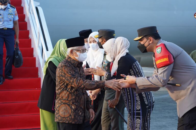 Kapolda Aceh Sambut Kedatangan Wakil Presiden RI Maret 29, 2023