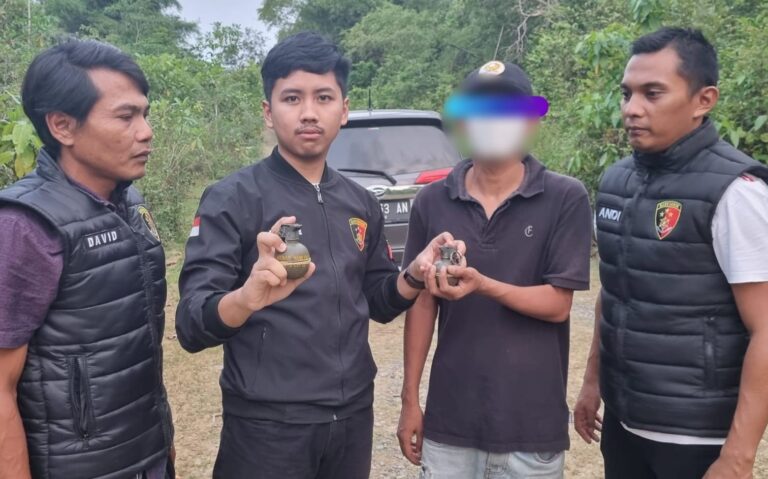 Petani di Pidie Serahkan Dua Buah Granat Aktif kepada Polisi April 14, 2023