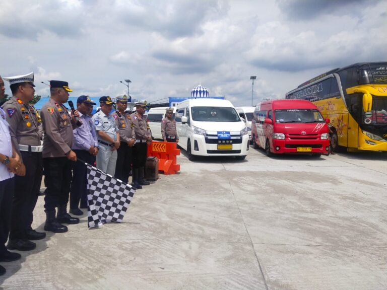 Kasatlantas Polres Aceh Utara Lepas 13 Kendaraan Balik Mudik Gratis April 30, 2023