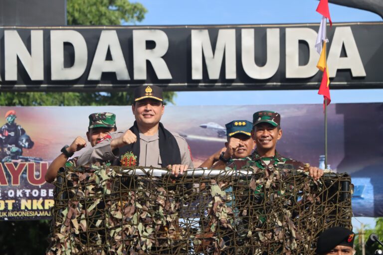 Purna Tugas, Irjen Ahmad Haydar Diarak TNI Menggunakan Panser Anoa Oktober 3, 2023