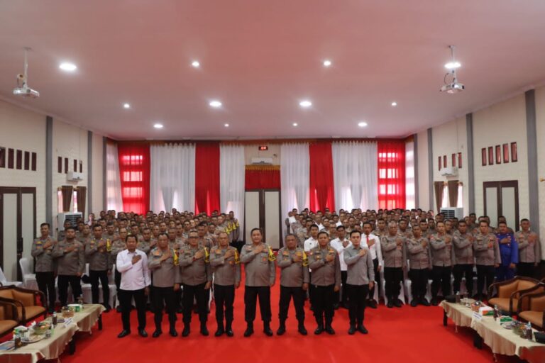 Kapolda Aceh: Layani Masyarakat dengan Senyum, Sapa, dan Salam Kapolda Aceh: Layani Masyarakat dengan Senyum, Sapa, dan Salam November 8, 2023