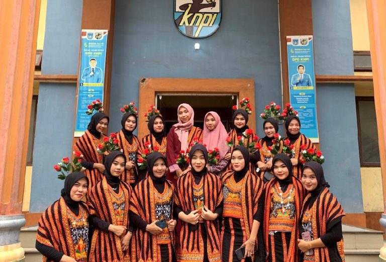 Himpunan Mahasiswa Gayo Menggelar Saman Sara Lo Sara Ingi di Kota Langsa Mei 29, 2024