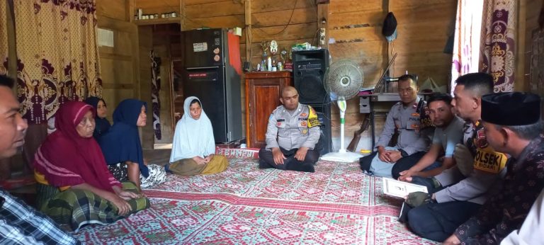 Kapolres Aceh Timur Beri Santunan kepada Keluarga Korban Kecelakaan Tunggal di Pantee Bidari Juni 11, 2024