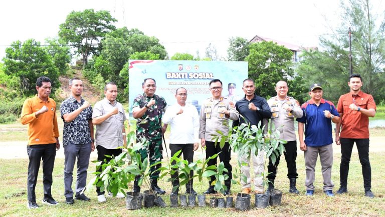 Polres Aceh Timur Tanam 1.000 Pohon Dihari Bhayangkara ke-78 Juni 27, 2024