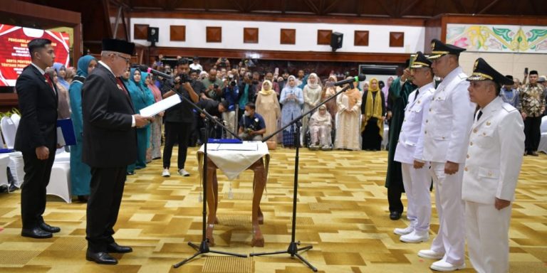 Lantik 3 Pj Bupati, Bustami Ingatkan Kesuksesan PON dan Pilkada Juli 14, 2024