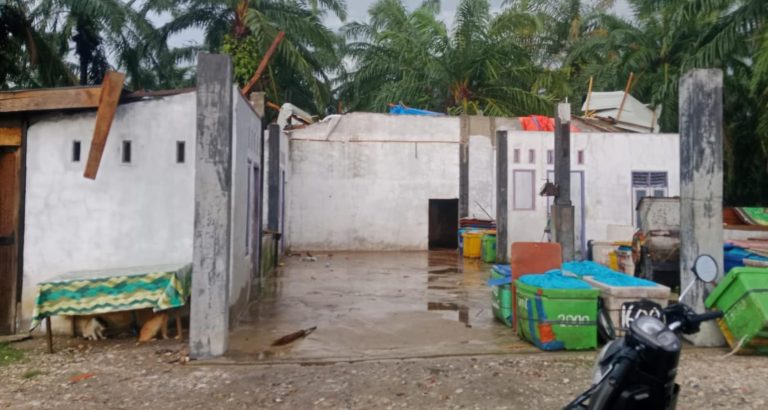 Puluhan Rumah Rusak Parah Diterjang Angin Kencang di Aceh Timur September 18, 2024