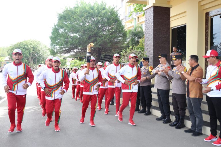 Irjen Achmad Kartiko Sambut Kirab Api PON di Polda Aceh September 6, 2024
