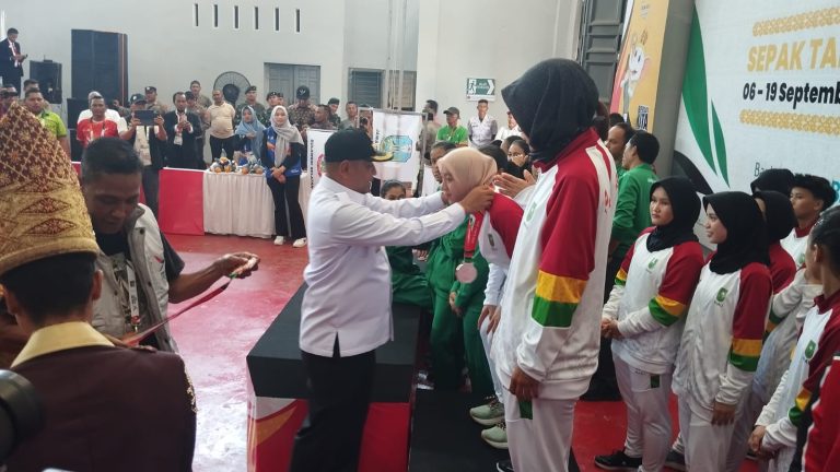 Regu Putri dan Putra Sepak Takraw Asal Jawa Timur dan Sulsel Sabet Emas pada PON XXI   September 11, 2024