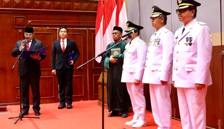 Pj Gubernur Aceh Lantik Tiga Penjabat Bupati Oktober 9, 2024