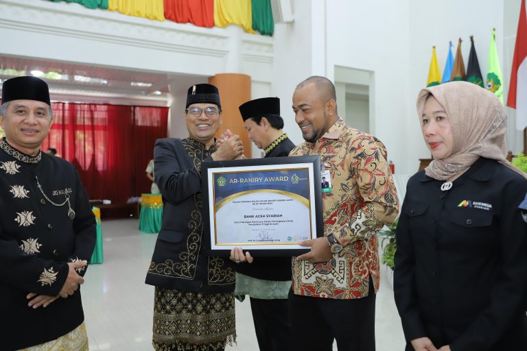 Bank Aceh Raih Penghargaan UIN Ar Raniry Awards Oktober 31, 2024