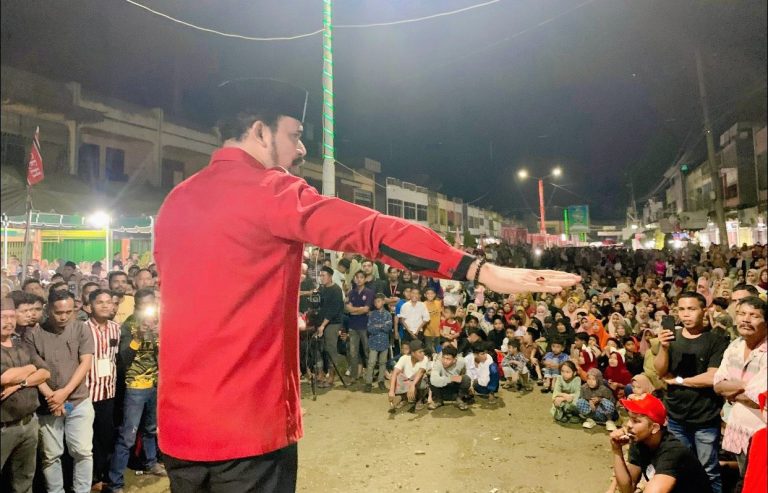 Tanpa Butuh Bayaran, Ribuan Masyarakat Peureulak Siap Menangkan  Al-Farlaky Sebagai Bupati November 1, 2024