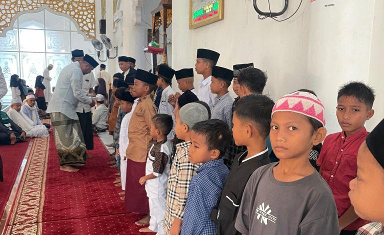 Pj Bupati Aceh Timur Amrullah M Ridha Safari Subuh dan Santuni Anak Yatim November 3, 2024