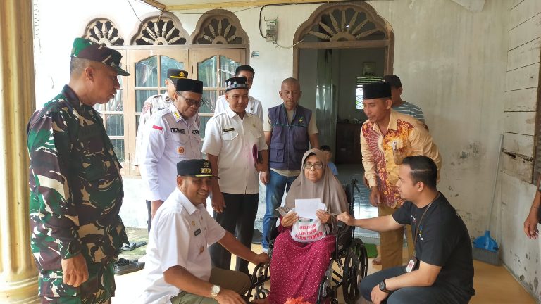 Amrullah Bantu 25 Kursi Roda dan Sembako untuk Warga Aceh Timur yang Sakit November 6, 2024