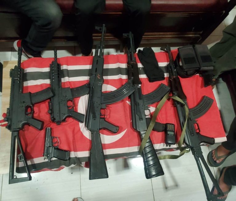 Viral Sejumlah Pria Kibar Bendera GAM dan Tenteng Senjata, Pelaku Mengaku untuk Ngonten Desember 10, 2024