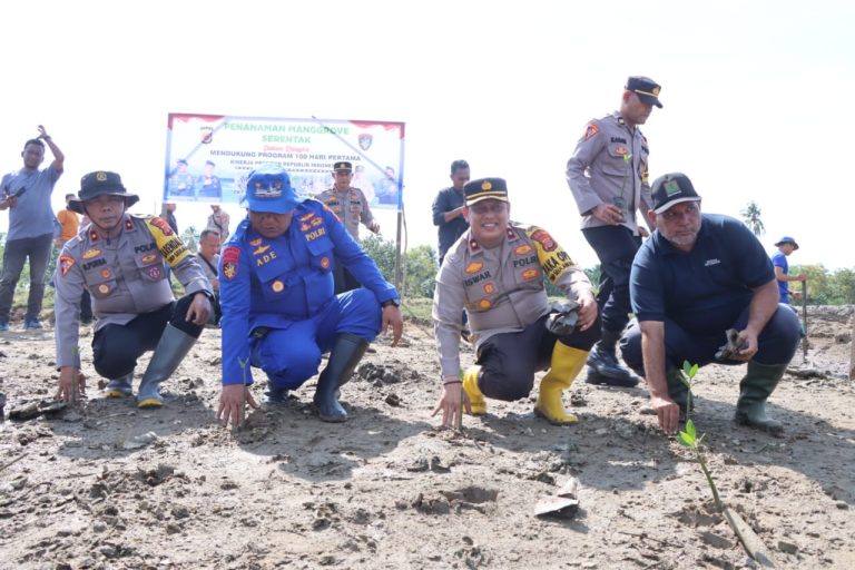 Dukung 100 Hari Asta Cita Presiden, Polres Aceh Timur Tanam 200 Pohon Desember 14, 2024