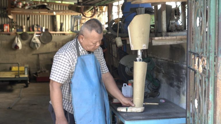 Ipda M Safi'i Buatkan Kaki dan Tangan Palsu Gratis bagi Masyarakat Membutuhkan Desember 24, 2024