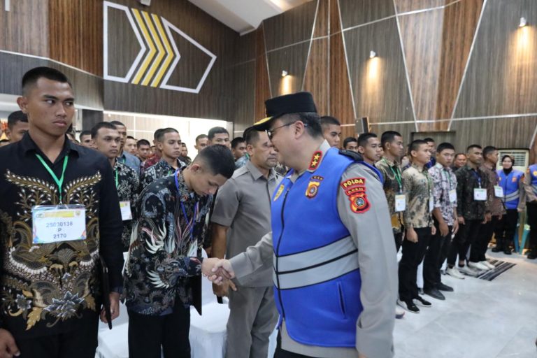 Kapolda Aceh Pimpin Penandatanganan Pakta Integritas Penerimaan Polri Tahun 2025 Maret 7, 2025