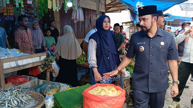 Jelang Lebaran, Bupati Aceh Timur Pastikan Harga Bahan Pokok Stabil  Maret 27, 2025