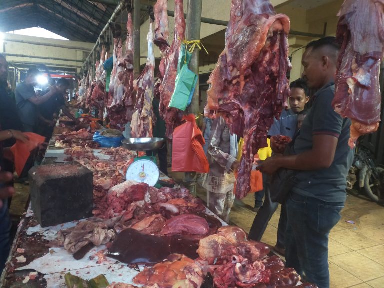 Jelang Lebaran Daging Sapi di Kota Idi Aceh Timur Dijual Rp180 ribu Perkilo  Maret 30, 2025