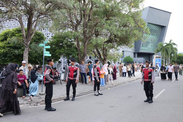 Aktivitas Masyarakat di Pelabuhan Ulee Lheue dan Museum Tsunami Padat April 5, 2025