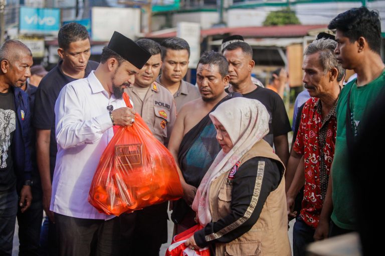 Bupati Aceh Timur Tinjau Lokasi Kebakaran Serah Bantuan Masa Panik April 20, 2025