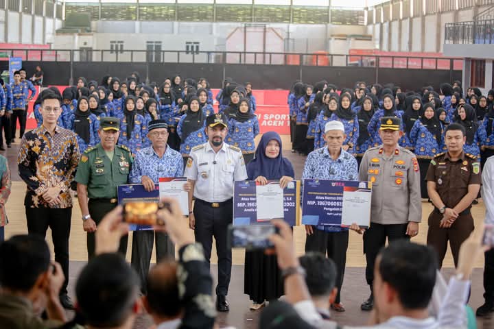 219 CPNS Terima SK, Bupati Al-Farlaky: Tunjukkan Dedikasi dan Loyalitas dalam Bekerja Mei 28, 2025