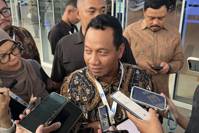 Kementerian ESDM Minta Perusahaan Migas Bina Pengelolaan Sumur Rakyat Mei 22, 2025