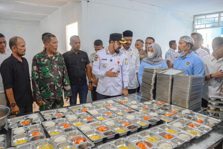 Cek Langsung Kelapangan, Bupati Al-Farlaky Tinjau Dapur Makan Bergizi untuk Anak Sekolah Juni 11, 2025
