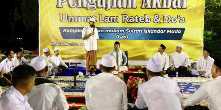 Mualem Hadiri Zikir Akbar di Makam Sultan Iskandar Muda Juni 4, 2025