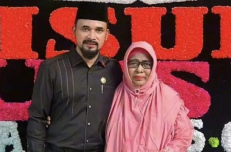 Bupati Al-Farlaky Kenang Sosok Ibunda, Guru Terbaik Sepanjang Karirnya  Juli 21, 2025