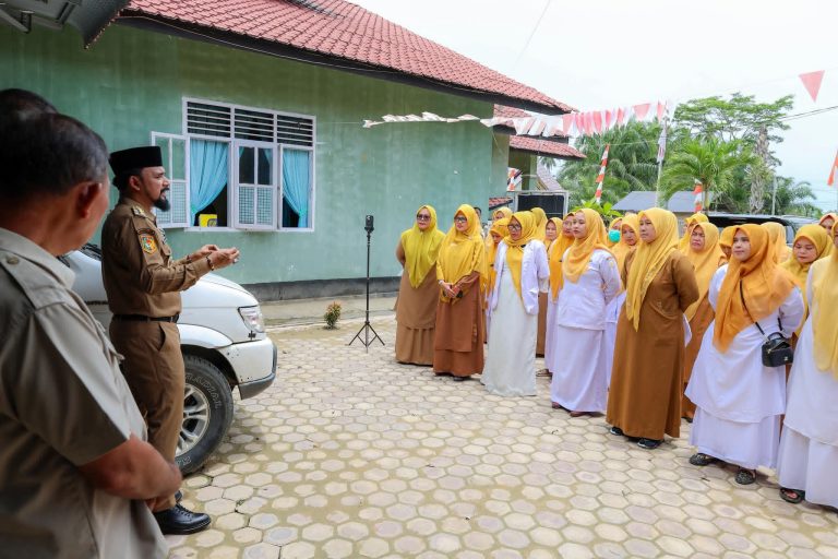 Bupati Al-Farlaky Minta Layanan Kesehatan Masyarakat dengan Penuh Hati Bupati Al-Farlaky Minta Layanan Kesehatan Masyarakat dengan Penuh Hati September 15, 2025
