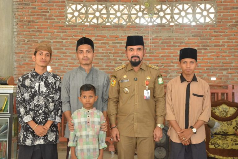 Melayat ke Kediaman Tokoh Ulama Simpang Ulim, Al-Farlaky: Ini Duka Bagi Kita Bersama September 22, 2025