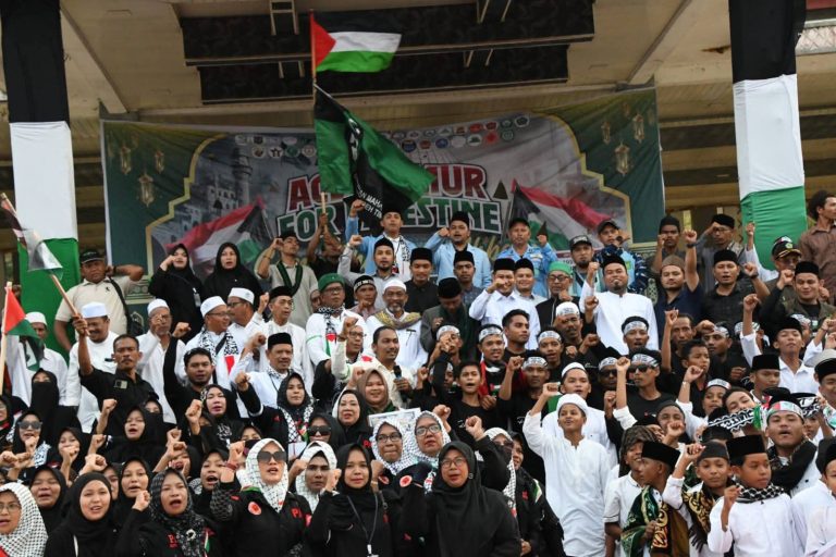 Ratusan Massa di Aceh Timur Doakan Kemenangan untuk Palestina  September 26, 2025