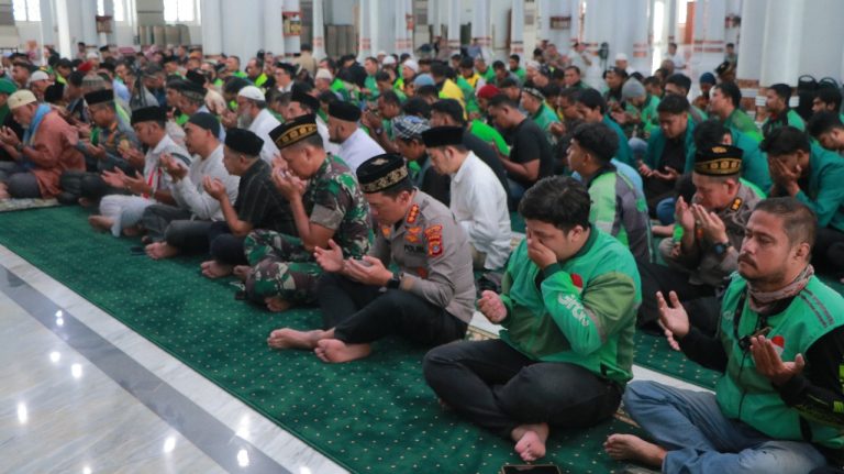 Kapolda Aceh Salat Gaib, Zikir, dan Doa Bersama Sahabat Ojol September 2, 2025