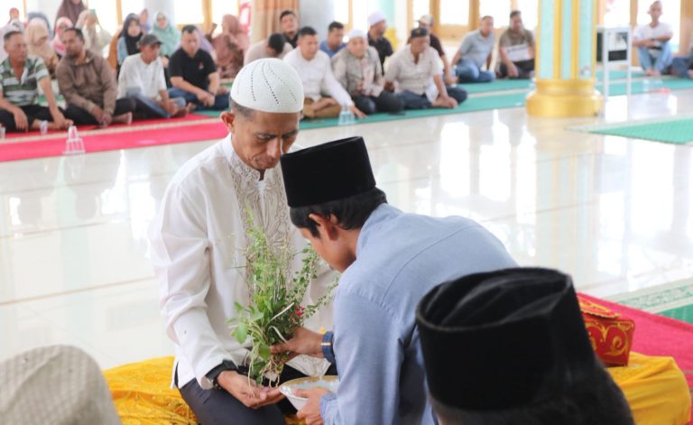 Warga Lampaseh Kota Banda Aceh Peusijuk Kapolda Aceh  September 7, 2025